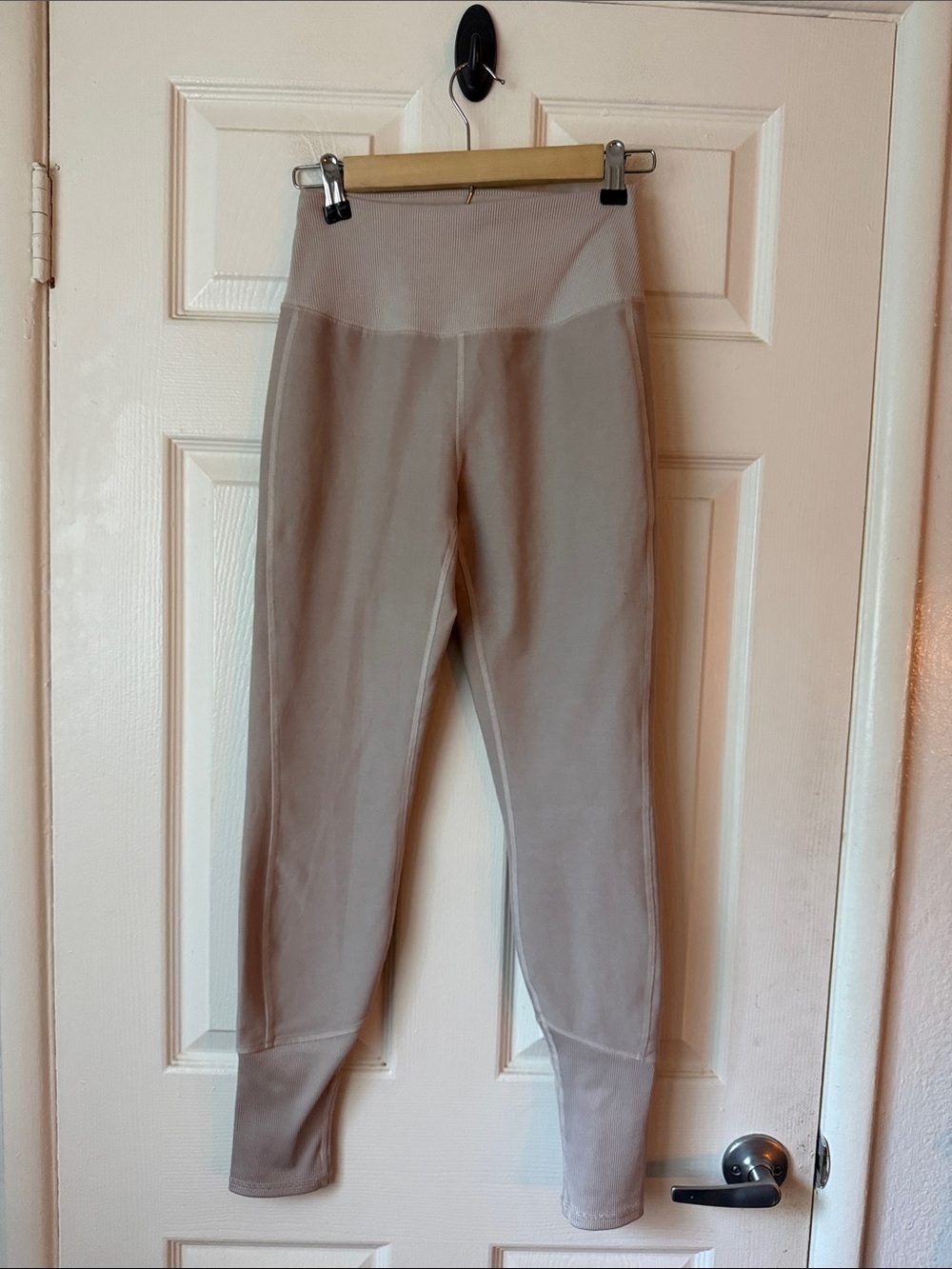 Alo High-Waist Alosoft Lounge Legging Taupe size small